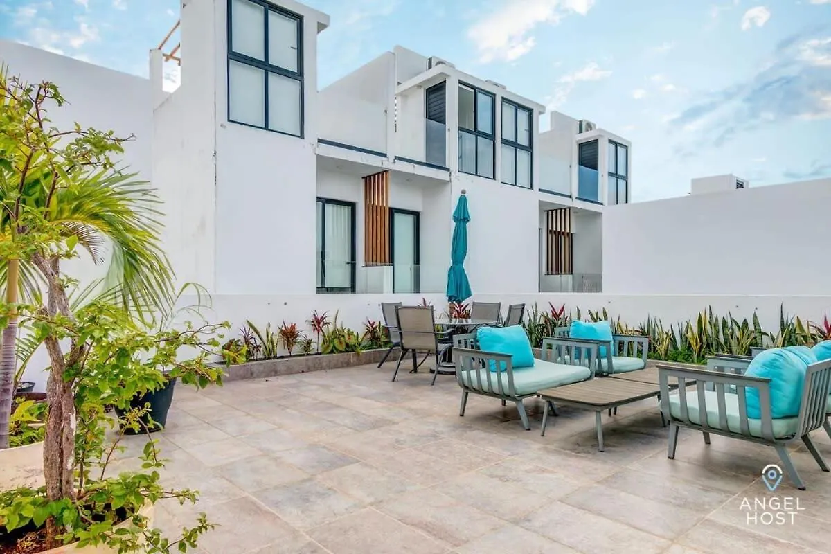 Condo With Amenities Sleeps 8 Roof Pool Gym Playa del Carmen