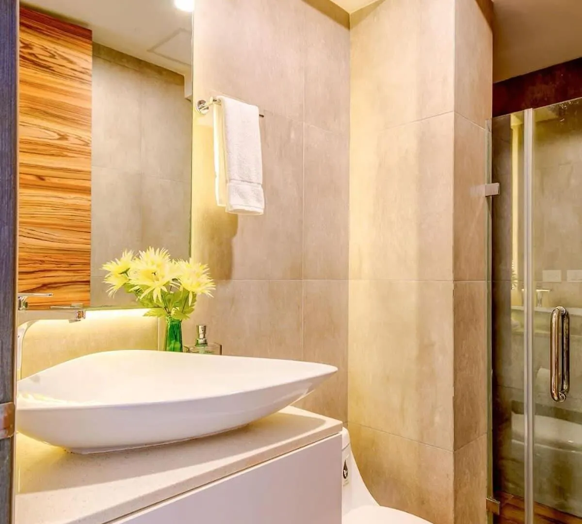 Condo With Amenities Sleeps 8 Roof Pool Gym Playa del Carmen